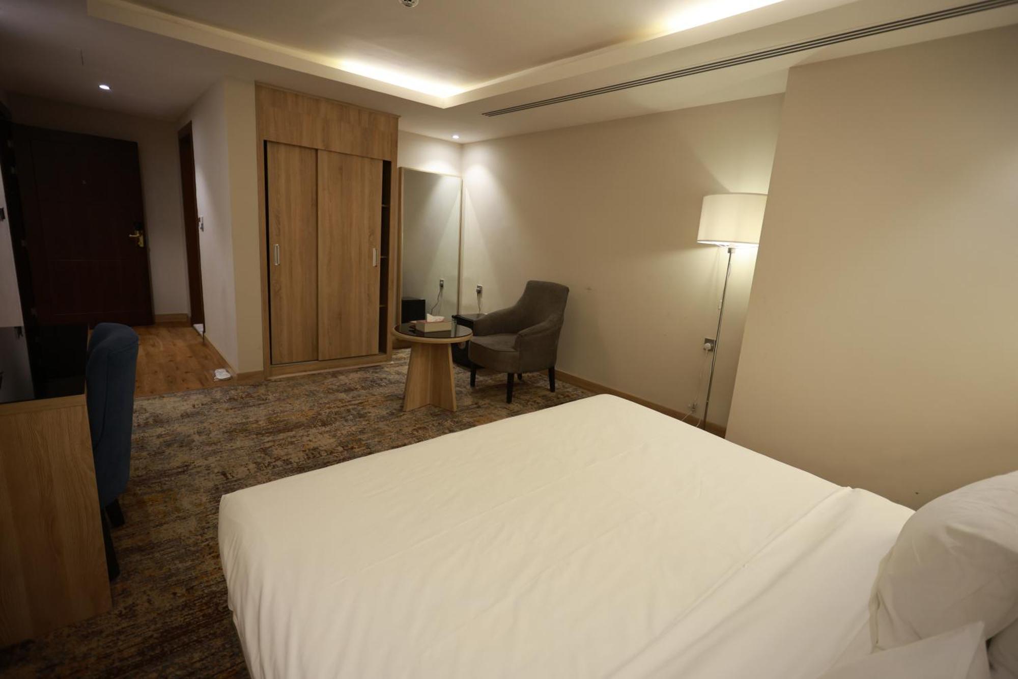 Samt Inn Hotel Рияд Екстериор снимка